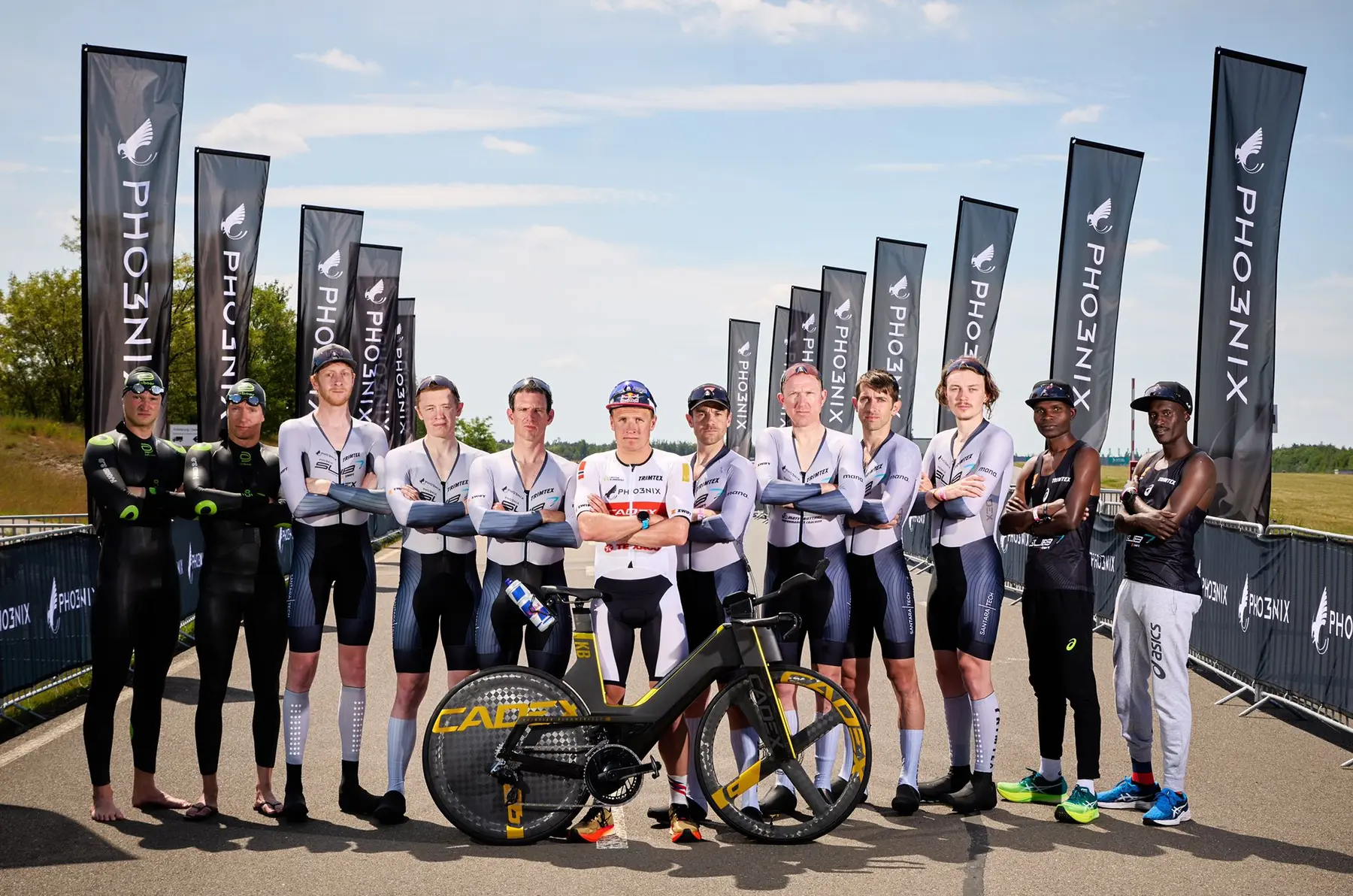 Pho3nix Sub7 and Sub8 athletes and pacers assembled at the event